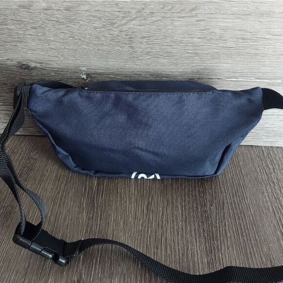 Levi's Fanny Pack Waist Bag Crossbody Sling - Picture 3 of 4